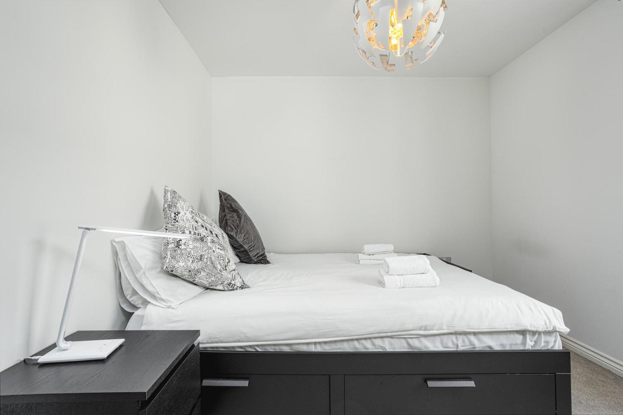 Comfy 2 Bedroom Apartment Near Edinburgh City Centre ภายนอก รูปภาพ