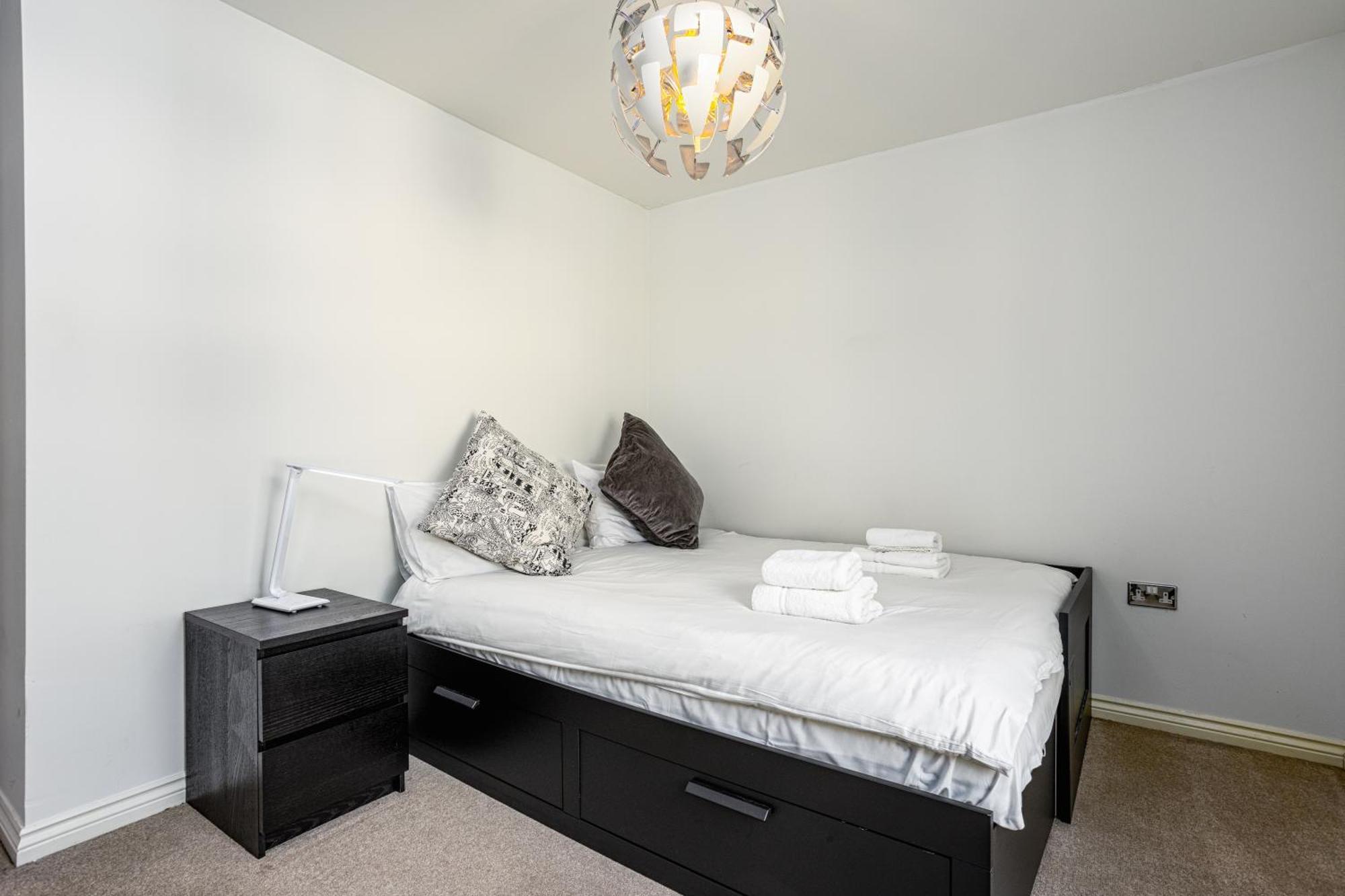 Comfy 2 Bedroom Apartment Near Edinburgh City Centre ภายนอก รูปภาพ