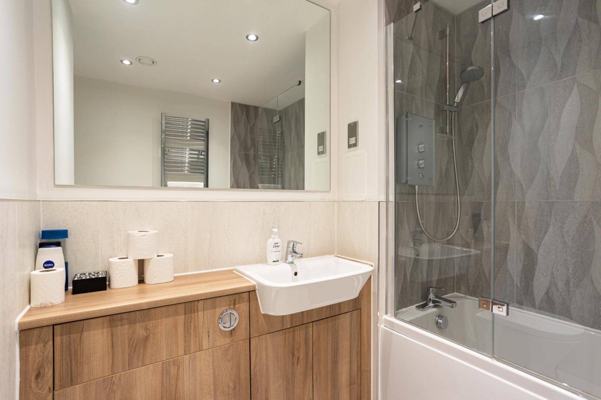 Comfy 2 Bedroom Apartment Near Edinburgh City Centre ภายนอก รูปภาพ