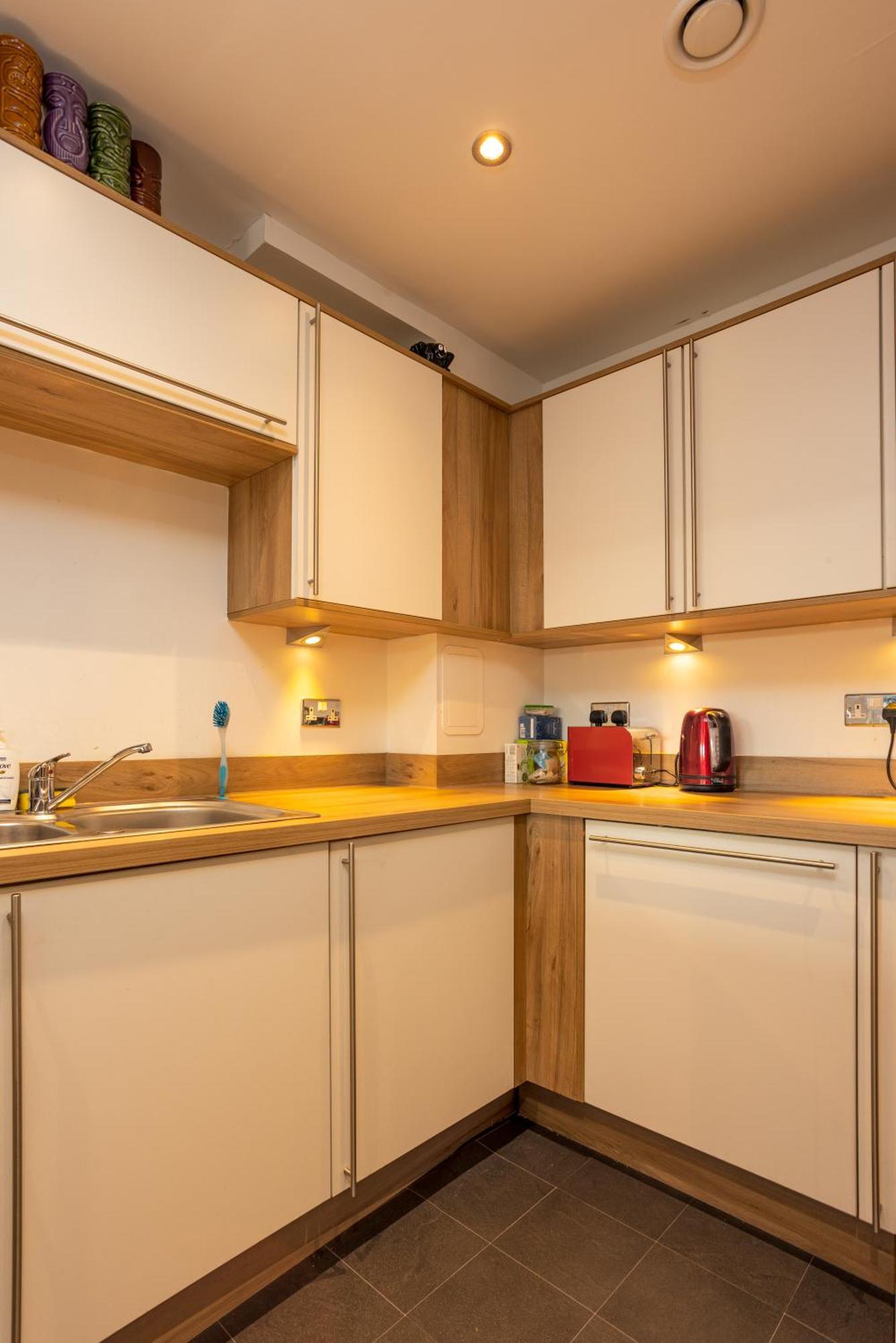 Comfy 2 Bedroom Apartment Near Edinburgh City Centre ภายนอก รูปภาพ